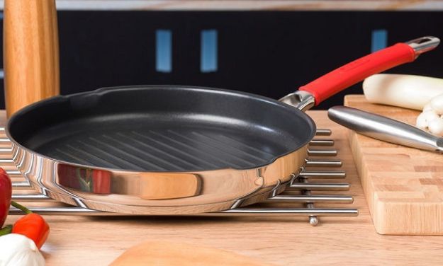 Vernederen modder Varen Willoughbys Hardware, DIY, Home & Garden Store-Pyrex Passion Non-Stick  Grill Pan